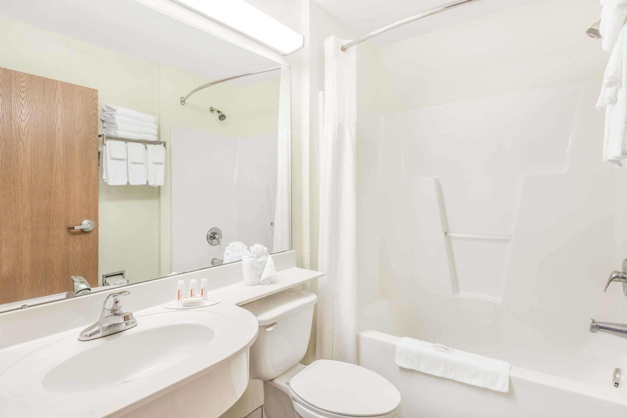 Microtel Inn & Suites By Wyndham Carolina Beach Esterno foto